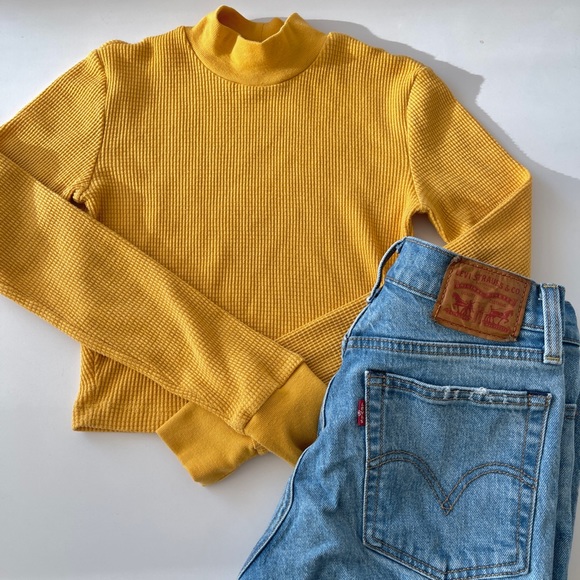 Levi's Wedgie Icon Jeans from Aritzia Medium Wash - Picture 15 of 16